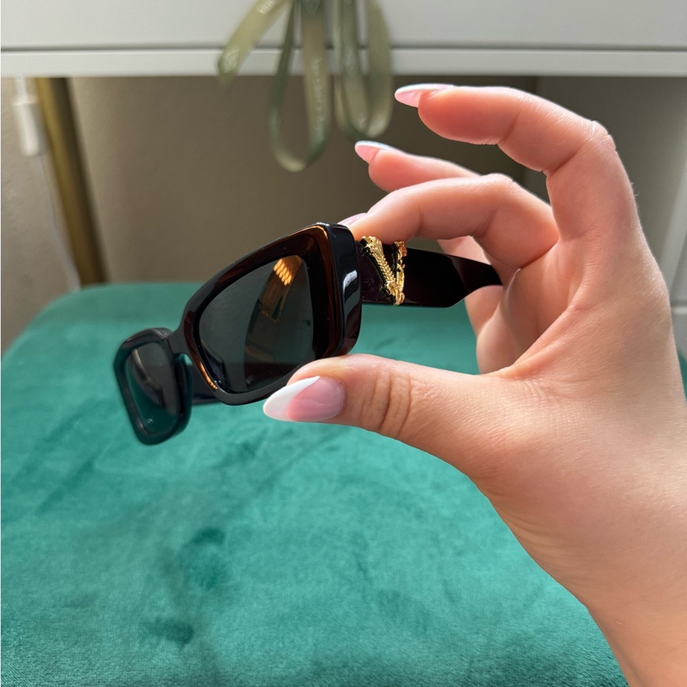 VERSACE SUNNIES 🖤 - Picture 2 of 6